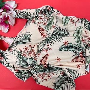 🏝PRICE FIRM NWT KONA SOL TROPICAL SWIM TOP 26W